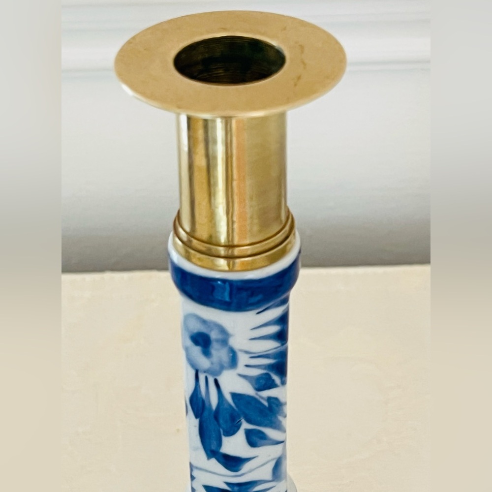 Chinoiserie Blue & White Porcelain and Solid Brass Pair Of Candlesticks - Picture 7 of 15